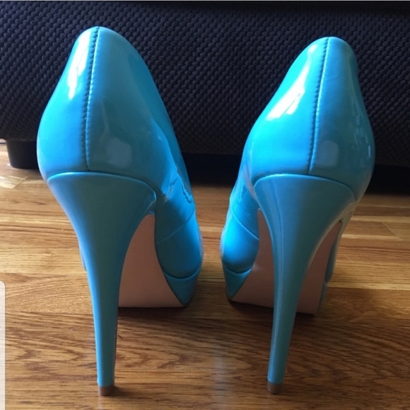 Pretty blue guess heels - Picture 3 of 4